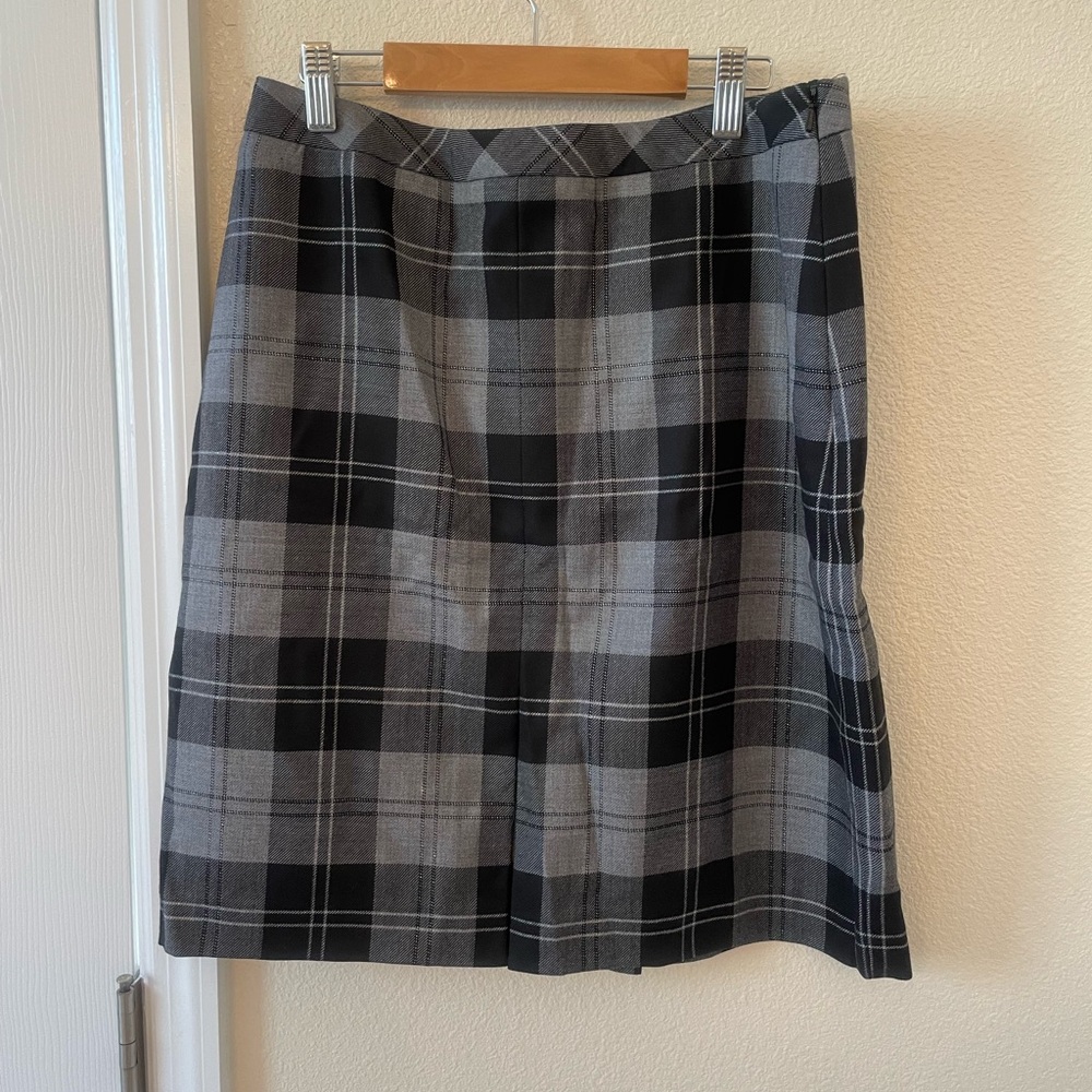 Brand new skirt from Brooks Brothers black and Gray.